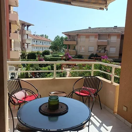 Apartment Climatise A Deux Pas De La Et De La Marina Fréjus