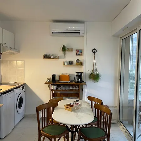 Apartment Climatise A Deux Pas De La Et De La Marina Fréjus